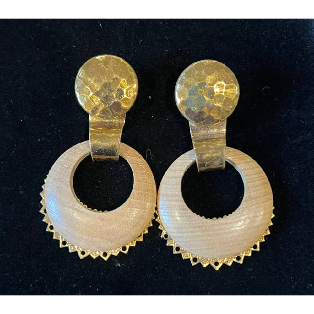 VTG 1960s-1970s Wood & Metal Earrings Clip on Gold Tone Filigree Hammered Boho